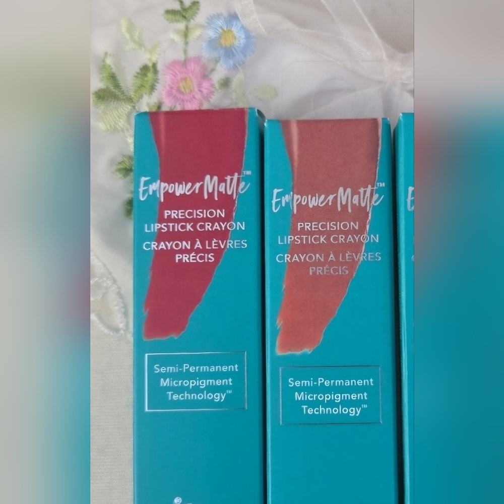 New Thrive Empower Matte Lipstick Crayon Duo- Ruth & Linda